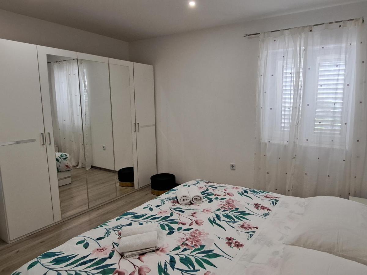 Apartmani Pina 2 Kaštela Exterior foto